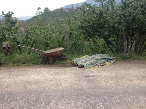 Tellere Yaslanmış Halde Ölü Bulundu 
