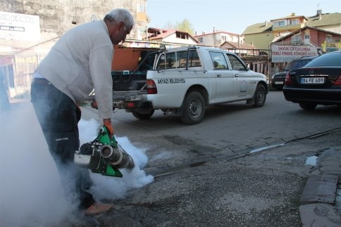 AKYAZI GENELİNDE KAPALI KANAL LARVA İLAÇLAMALARI BAŞLADI