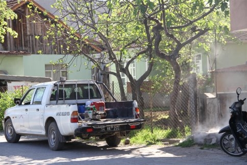 AKYAZI GENELİNDE KAPALI KANAL LARVA İLAÇLAMALARI BAŞLADI