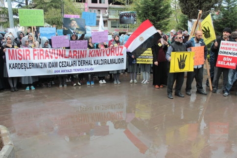 Mısır’daki Katliam İçin Dua Edildi