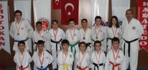 Akyazı'da Karateciler Madalya' ya Doymuyor