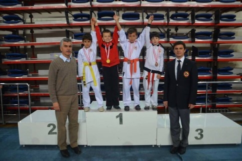 Akyazı'da Karateciler Madalya' ya Doymuyor