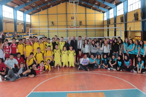 Akyazı Liseler arasında voleybol turnuvasında galip belli oldu.