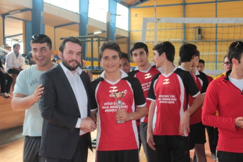 Akyazı Liseler arasında voleybol turnuvasında galip belli oldu.