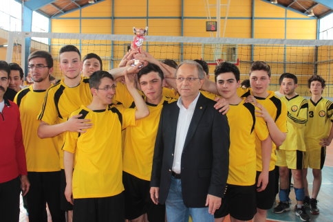 Akyazı Liseler arasında voleybol turnuvasında galip belli oldu.