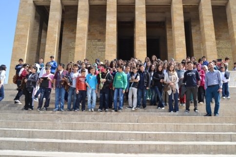 Cumhuriyet Ortaokulu Ankara'daydı.