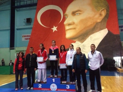 Liselerarası Türkiye Karate Şampiyonu A.A.Ö.L.’den