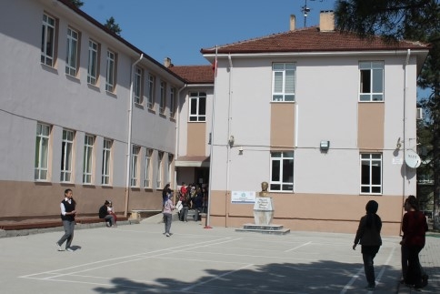 Akyazı Kız Teknik Ve Meslek Lisesinin YGS Sınavındaki Üstün Başarısı