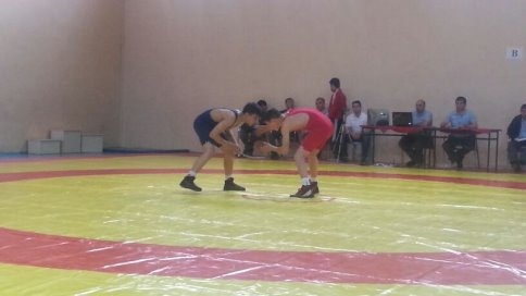 Akyazı'lı GÜREŞÇİLER BAŞARIYA DOYMUYOR