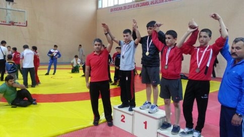 Akyazı'lı GÜREŞÇİLER BAŞARIYA DOYMUYOR