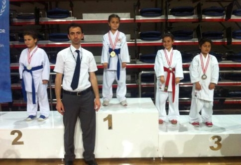 Karatecilerden 7 Altın 3 Gümüş 4 Bronz Toplamda 14 Madalya