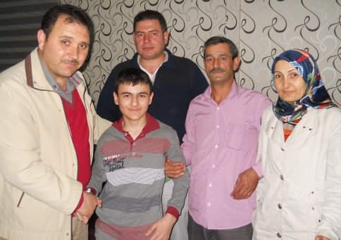 ‘Herkes O’nu Okuyor’ Yarışmasında Akyazı Birincisi Gözleri Görmeyen Hülya Bıçak