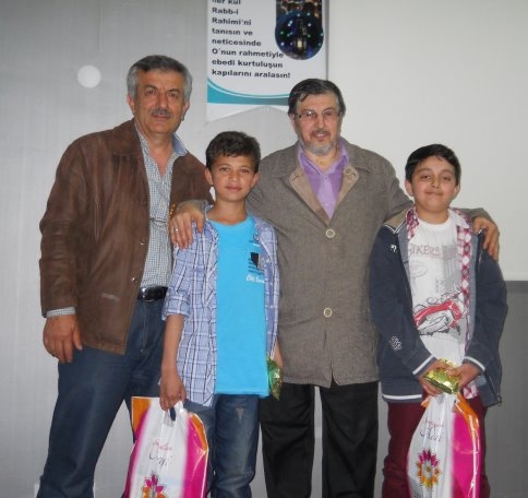 ‘Herkes O’nu Okuyor’ Yarışmasında Akyazı Birincisi Gözleri Görmeyen Hülya Bıçak