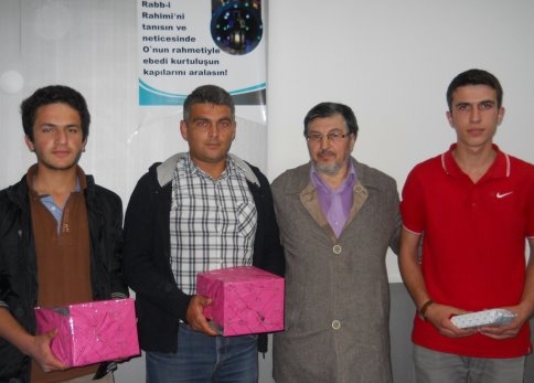 ‘Herkes O’nu Okuyor’ Yarışmasında Akyazı Birincisi Gözleri Görmeyen Hülya Bıçak