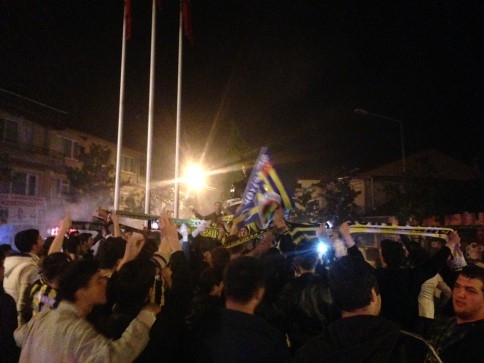 Akyazılı Fenerbahçeliler Şampiyonluğu Erken Kutladı