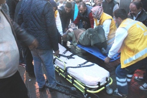 İlçe Merkezinde Kamyon çarptı