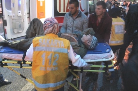 İlçe Merkezinde Kamyon çarptı