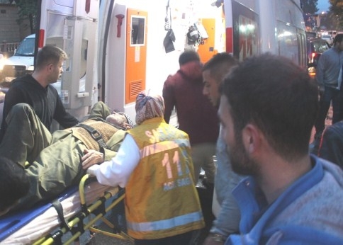 İlçe Merkezinde Kamyon çarptı