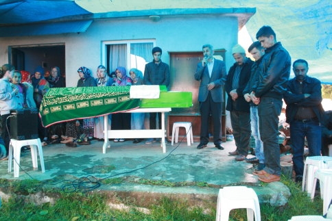 26 Gün Önce Ölen Oğlunun Acısına Dayanamadı