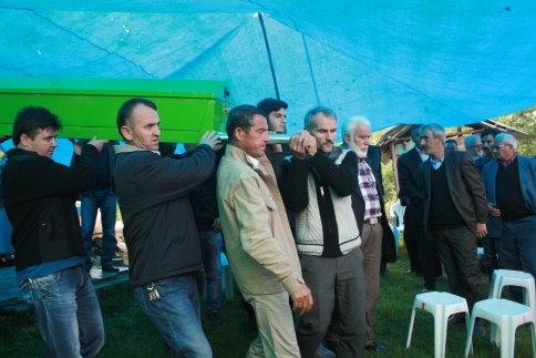 26 Gün Önce Ölen Oğlunun Acısına Dayanamadı