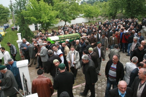 26 Gün Önce Ölen Oğlunun Acısına Dayanamadı