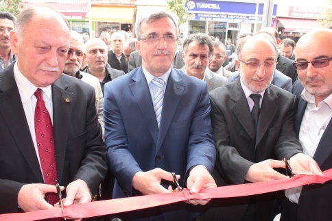 Esmer Emlak Gayrimenkul 2. şubesini Akyazı Merkezde dualarla açtı