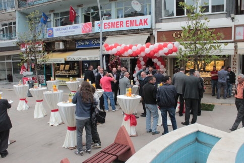 Esmer Emlak Gayrimenkul 2. şubesini Akyazı Merkezde dualarla açtı
