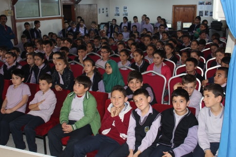 İlçe Emniyet Müdürlüğü Tarafından Öğrencilere Seminer