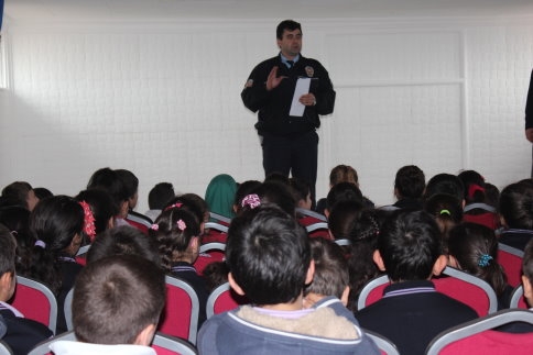İlçe Emniyet Müdürlüğü Tarafından Öğrencilere Seminer