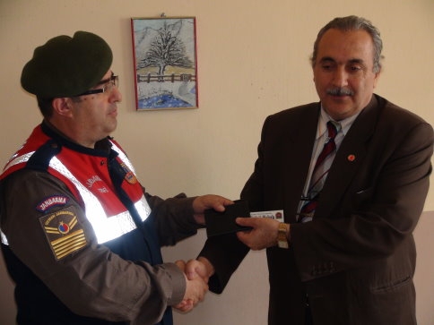 Jandarma Pazarköy İlkokulunda Hediyeler Dağıttı.