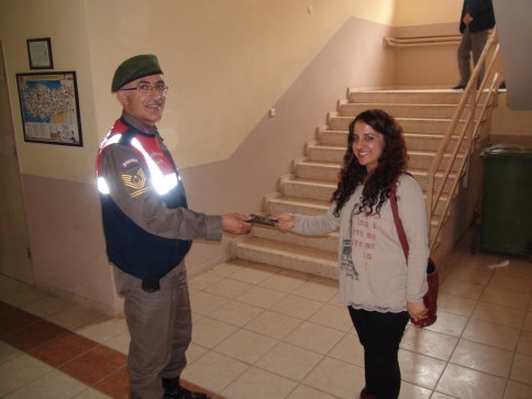 Jandarma Pazarköy İlkokulunda Hediyeler Dağıttı.