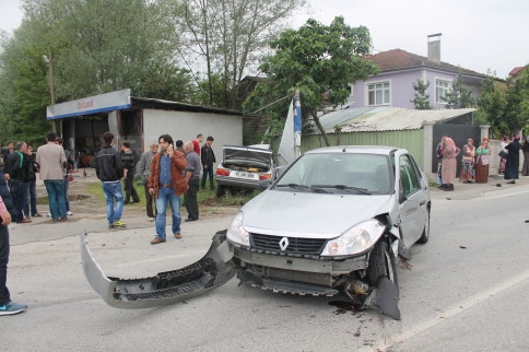 KAZA YAPAN SÜRÜCÜ OLAY YERİNDEN KAÇTI