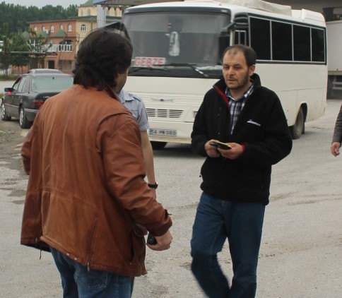 KAZA YAPAN SÜRÜCÜ OLAY YERİNDEN KAÇTI