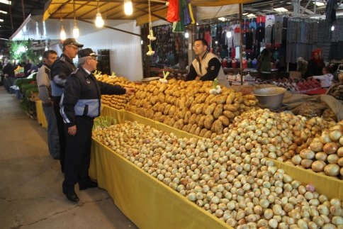 Akyazı Zabıtası Yoğun Mesaide