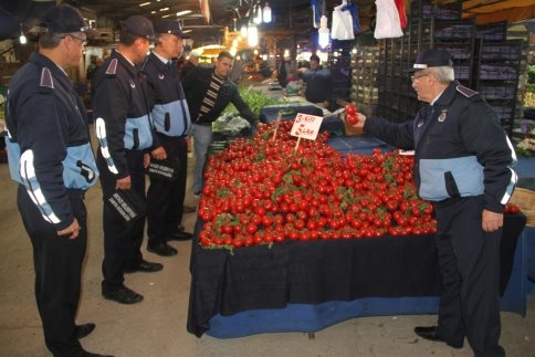 Akyazı Zabıtası Yoğun Mesaide