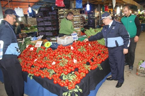 Akyazı Zabıtası Yoğun Mesaide