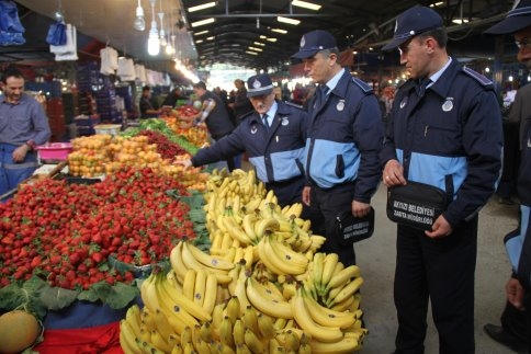 Akyazı Zabıtası Yoğun Mesaide