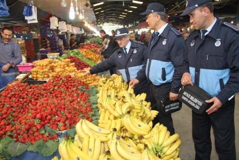 Akyazı Zabıtası Yoğun Mesaide
