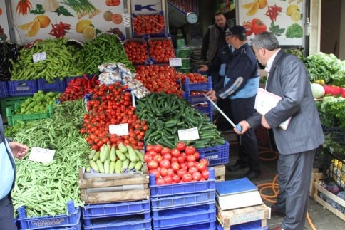 Akyazı Belediyesi Zabıtasından Esnafa Vitrin Çıkma Denetimi