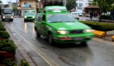 Suriye'ye Giden Konvoy Akyazı'dan Geçti