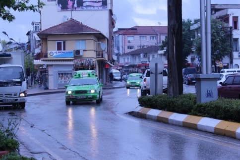 Suriye'ye Giden Konvoy Akyazı'dan Geçti