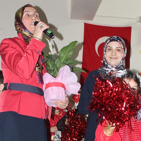 MİNİKLERDEN OKUMA BAYRAMI