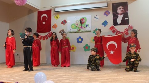 MİNİKLERDEN OKUMA BAYRAMI