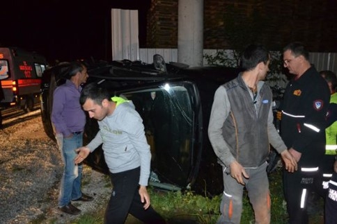 Taklalar Atan Aracın İçinden Fırlayan Sürücü Ağır Yaralı