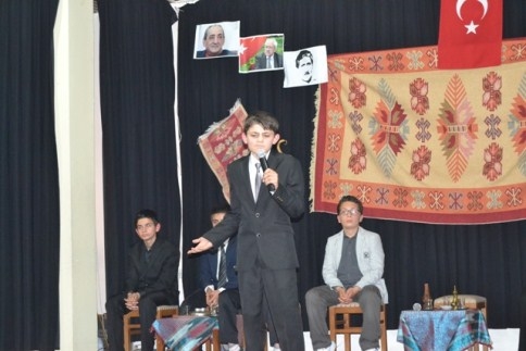 Cumhuriyet Ortaokulu'ndan Şiir Gecesi
