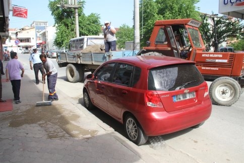 Akyazı Belediyesinden Bozuk Kilitli Parkelere Onarım Ve Kumlama Çalışması