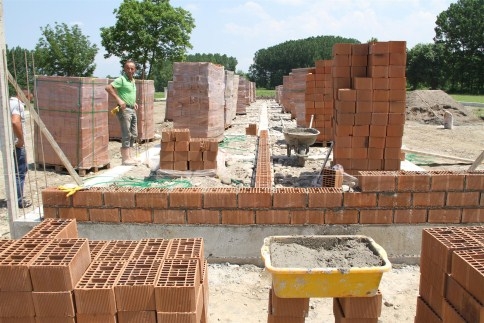 Akyazı Belediyesi Hayvan Barınağı Büyük Bir Hızla Tamamlanıyor