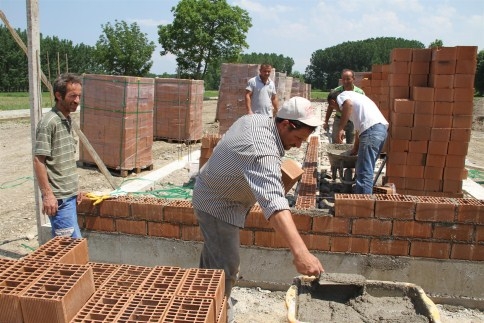 Akyazı Belediyesi Hayvan Barınağı Büyük Bir Hızla Tamamlanıyor