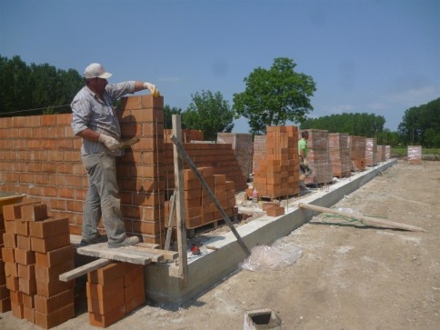 Akyazı Belediyesi Hayvan Barınağı Büyük Bir Hızla Tamamlanıyor