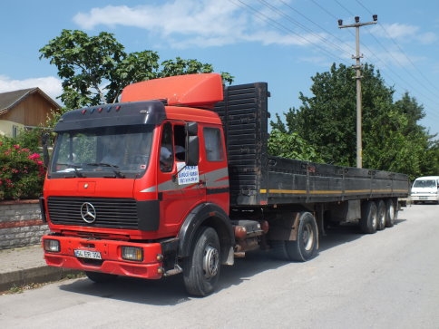 Dünya SüperSport Şampiyonu Kenan Sofuoğlu Tır Direksiyonuna Geçti.